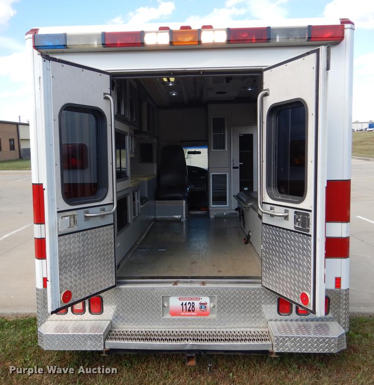 image for item DB9337 1997 Ford Econoline E450 Super Duty ambulance