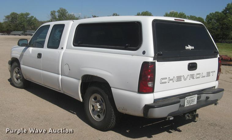 image for item DC1296 2004 Chevrolet Silverado 1500 Ext. Cab pickup truck