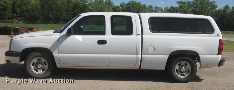 image for item DC1296 2004 Chevrolet Silverado 1500 Ext. Cab pickup truck