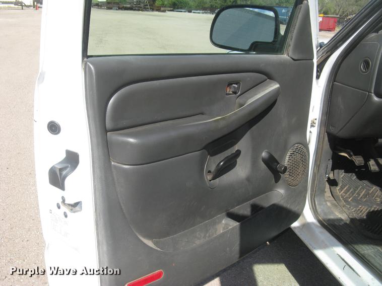 image for item DC1296 2004 Chevrolet Silverado 1500 Ext. Cab pickup truck