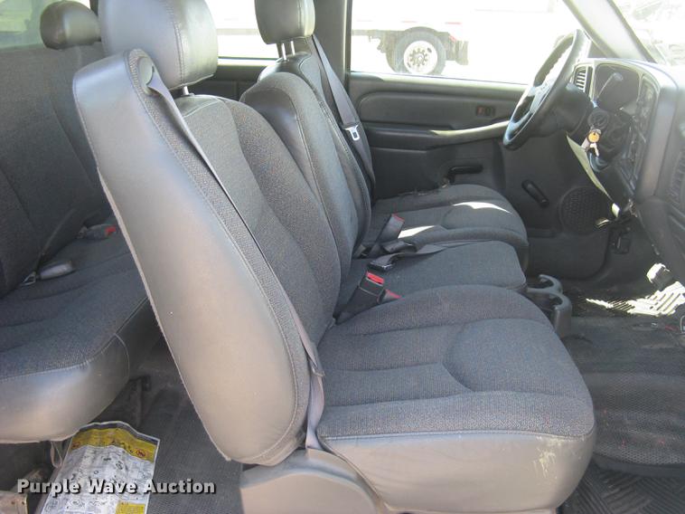 image for item DC1296 2004 Chevrolet Silverado 1500 Ext. Cab pickup truck