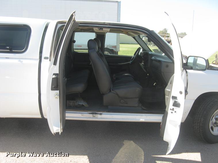 image for item DC1296 2004 Chevrolet Silverado 1500 Ext. Cab pickup truck