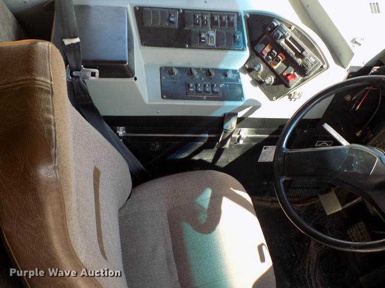 image for item DD3457 2003 International 3800 Blue Bird school bus