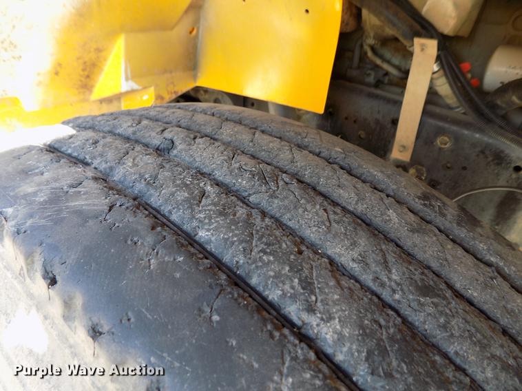 image for item DD3457 2003 International 3800 Blue Bird school bus