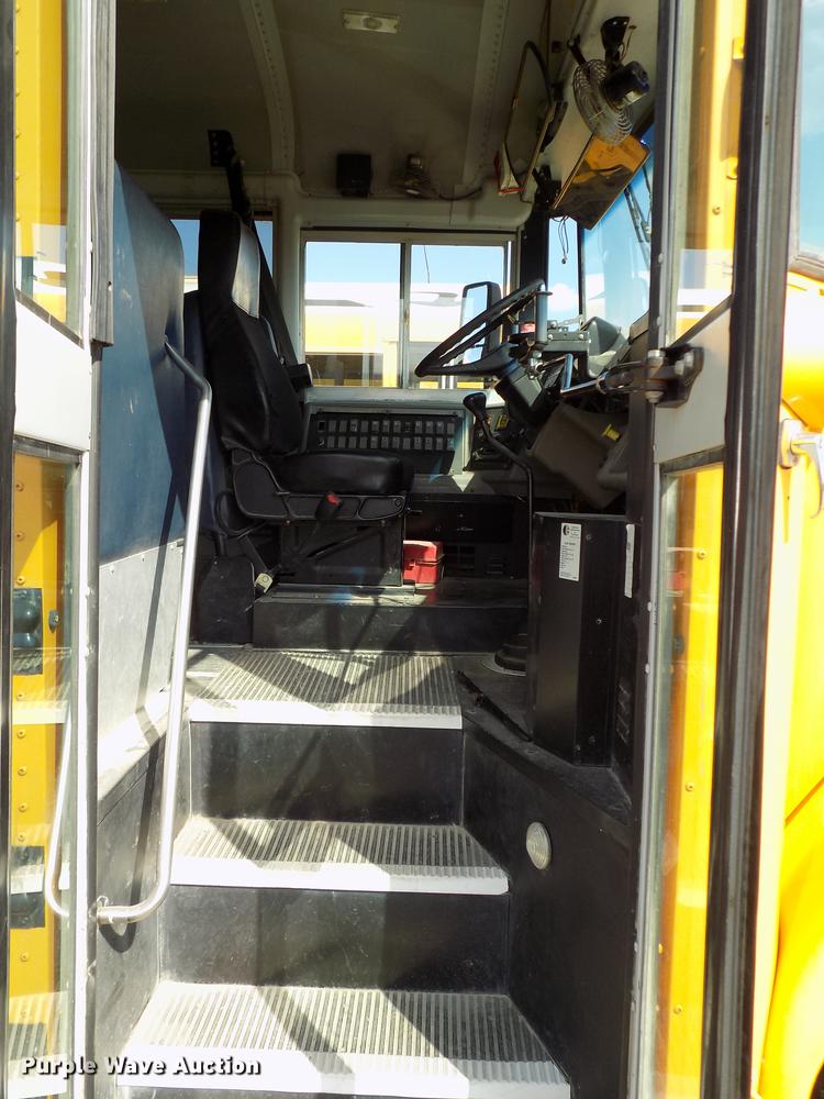 image for item DD3458 2004 Freightliner FS65 Thomas school bus