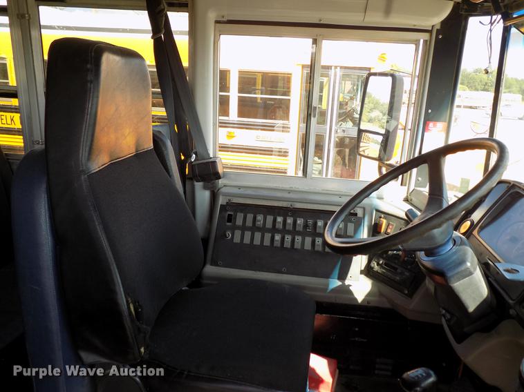 image for item DD3458 2004 Freightliner FS65 Thomas school bus