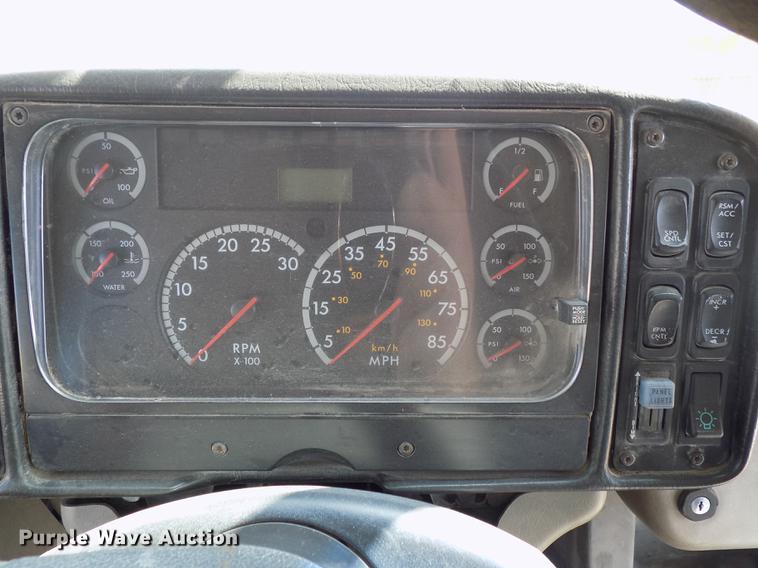 image for item DD3458 2004 Freightliner FS65 Thomas school bus