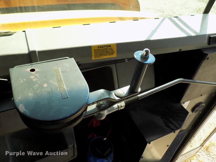 image for item DD3458 2004 Freightliner FS65 Thomas school bus