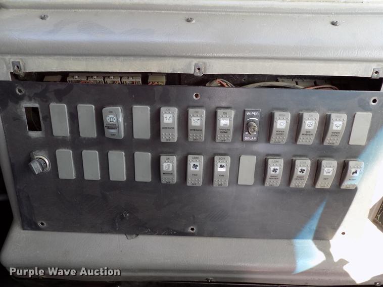 image for item DD3458 2004 Freightliner FS65 Thomas school bus