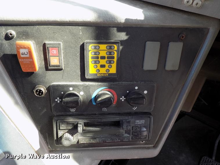 image for item DD3458 2004 Freightliner FS65 Thomas school bus