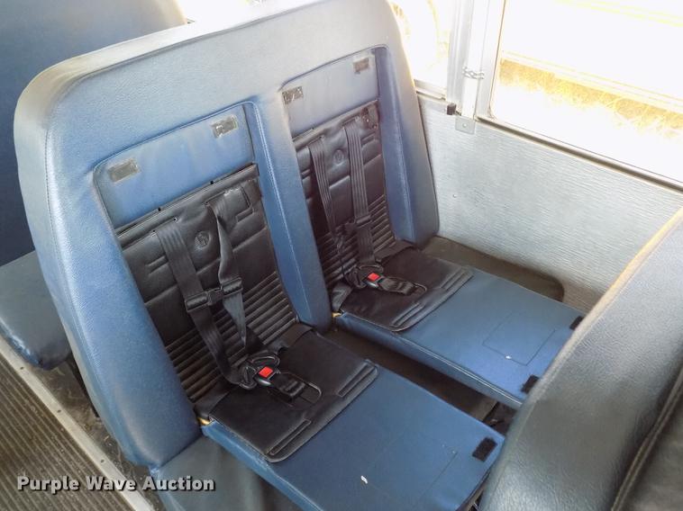 image for item DD3458 2004 Freightliner FS65 Thomas school bus