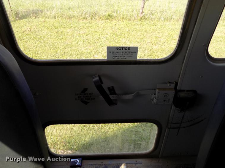 image for item DD3458 2004 Freightliner FS65 Thomas school bus