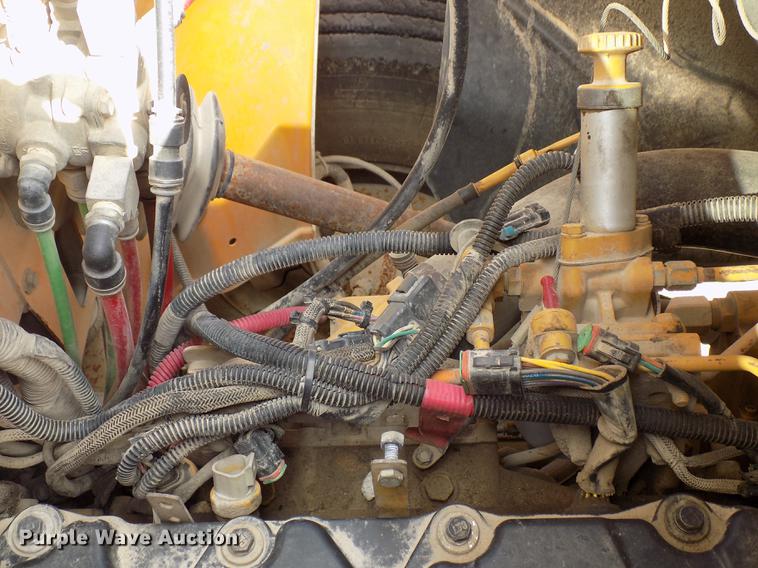 image for item DD3458 2004 Freightliner FS65 Thomas school bus