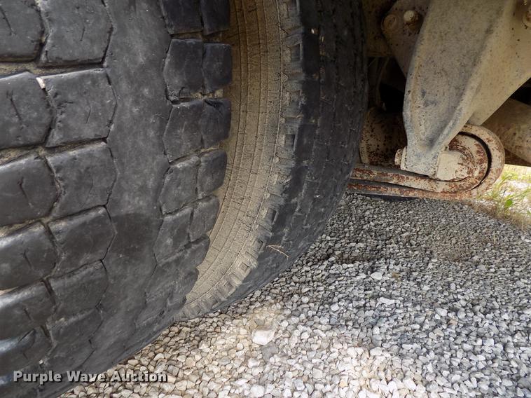 image for item DD3458 2004 Freightliner FS65 Thomas school bus