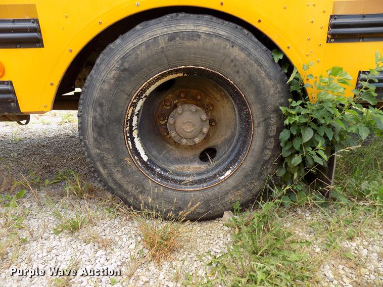 image for item DD3458 2004 Freightliner FS65 Thomas school bus