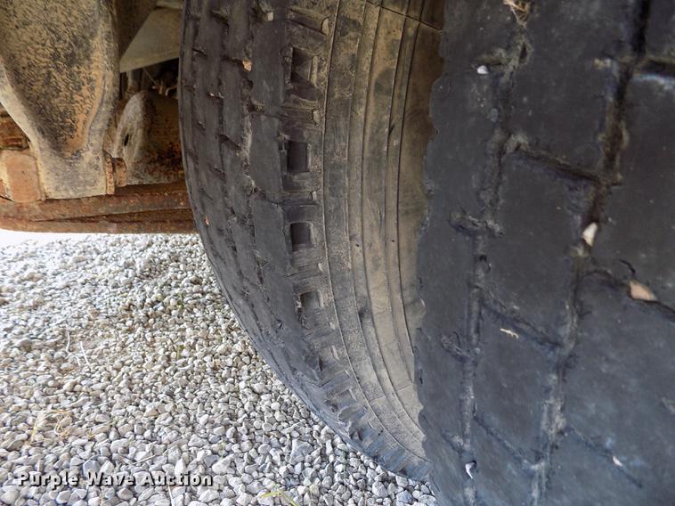 image for item DD3458 2004 Freightliner FS65 Thomas school bus