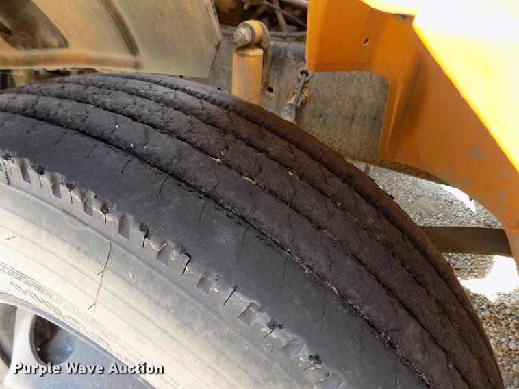 image for item DD3458 2004 Freightliner FS65 Thomas school bus