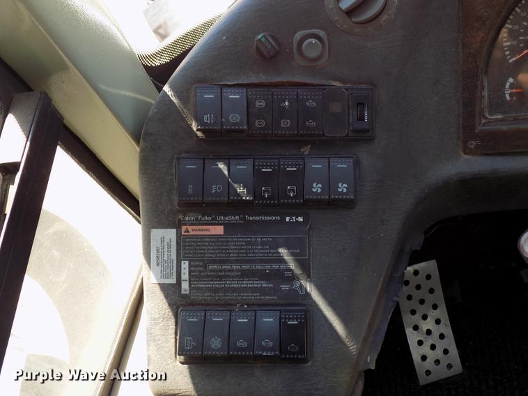 image for item DD3467 2007 BCI Falcon 45 coach bus