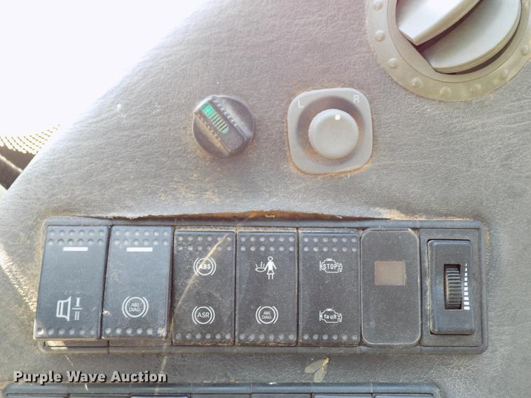 image for item DD3467 2007 BCI Falcon 45 coach bus