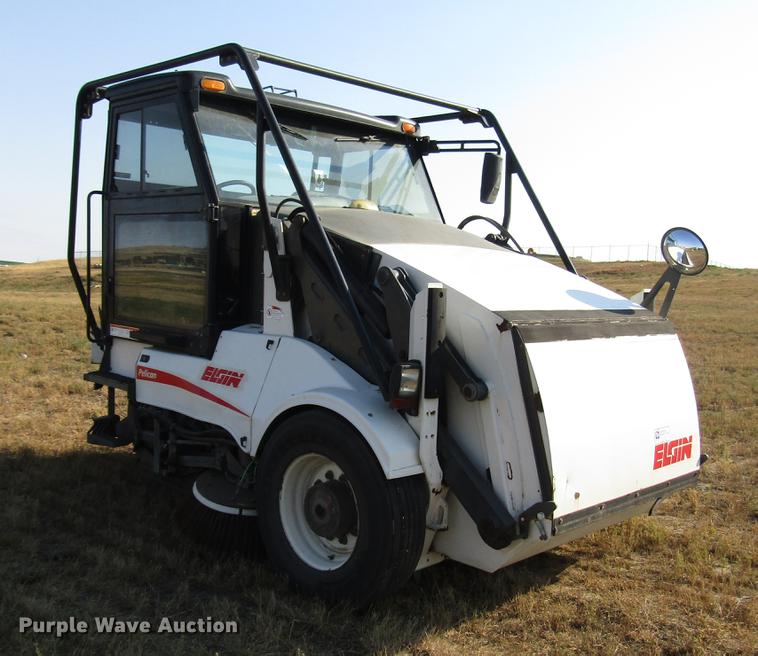 image for item DD4357 2009 Elgin Pelican street sweeper