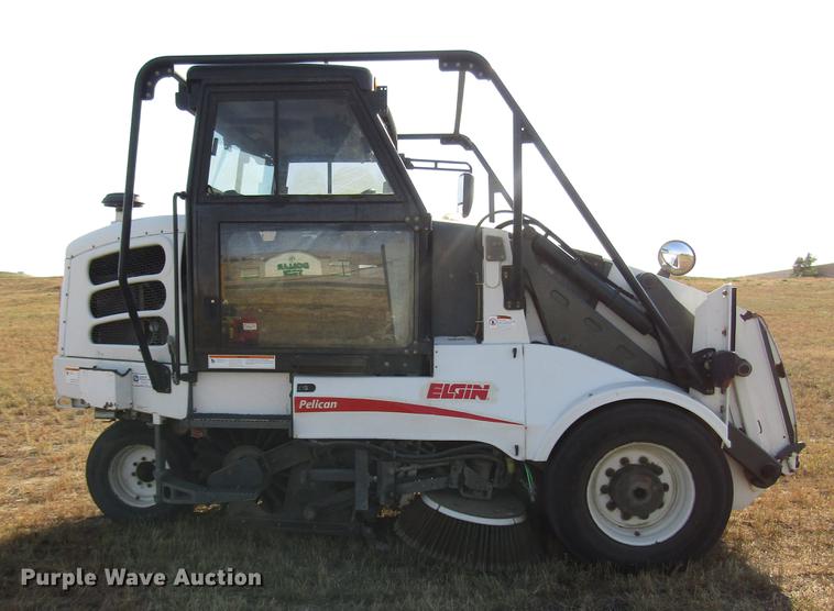 image for item DD4357 2009 Elgin Pelican street sweeper