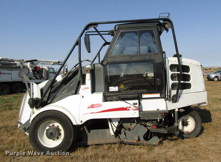 image for item DD4357 2009 Elgin Pelican street sweeper