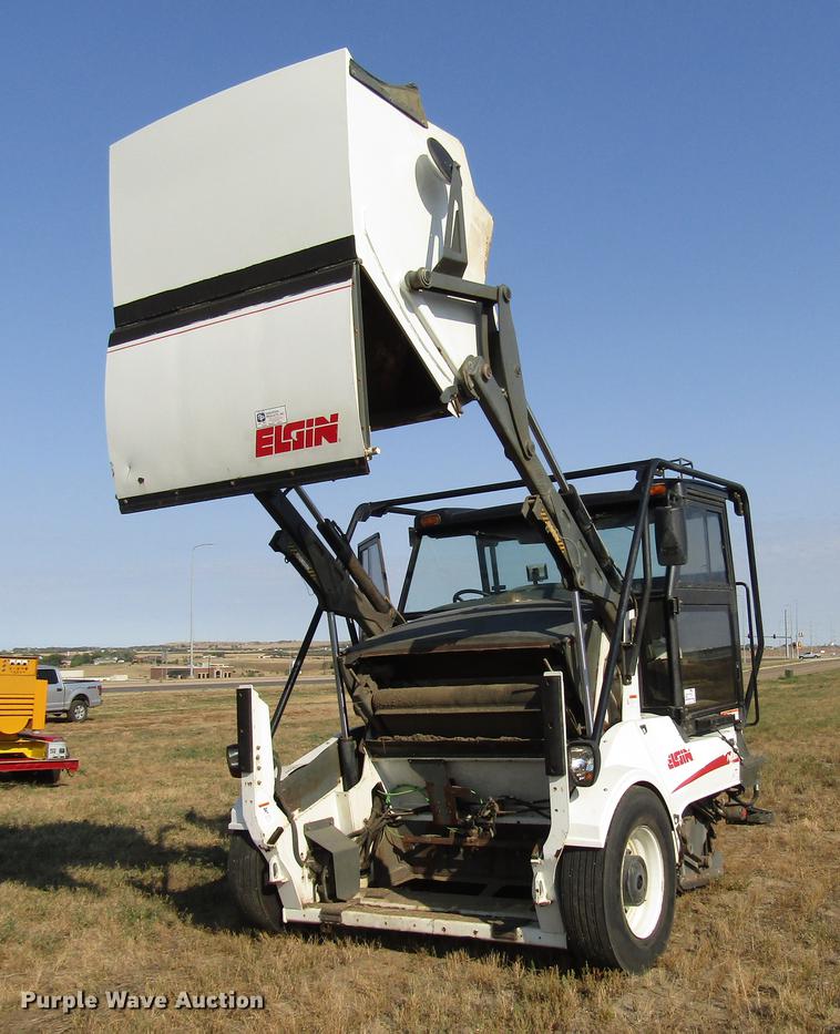 image for item DD4357 2009 Elgin Pelican street sweeper