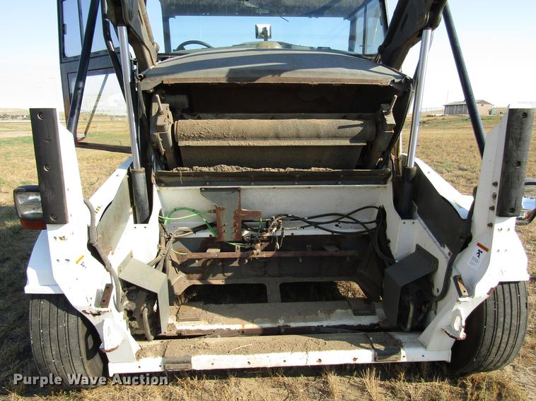 image for item DD4357 2009 Elgin Pelican street sweeper