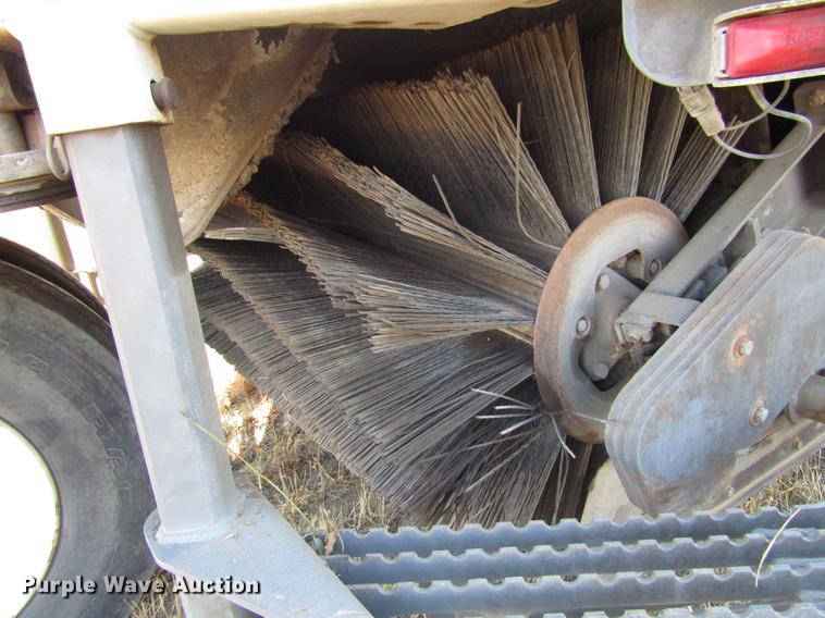 image for item DD4357 2009 Elgin Pelican street sweeper