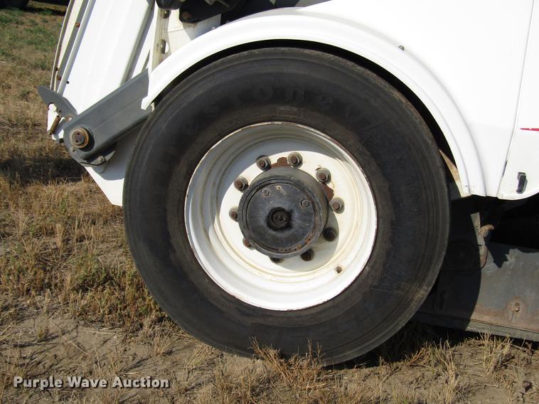 image for item DD4357 2009 Elgin Pelican street sweeper