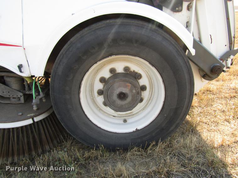 image for item DD4357 2009 Elgin Pelican street sweeper