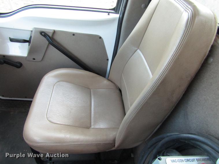 image for item DD4358 2007 Sterling vacuum truck