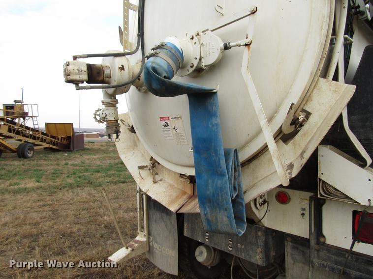 image for item DD4358 2007 Sterling vacuum truck