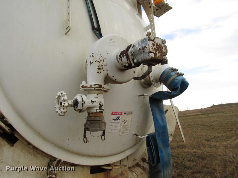 image for item DD4358 2007 Sterling vacuum truck