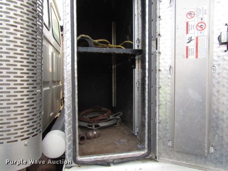 image for item DD4358 2007 Sterling vacuum truck