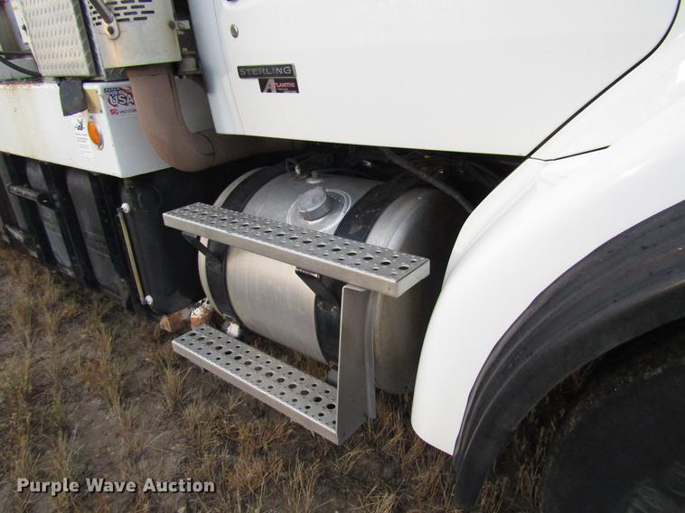 image for item DD4358 2007 Sterling vacuum truck