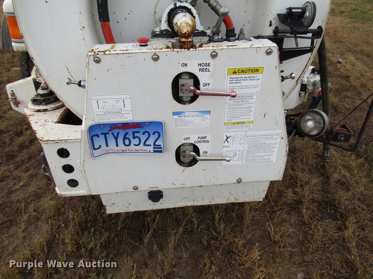 image for item DD4358 2007 Sterling vacuum truck