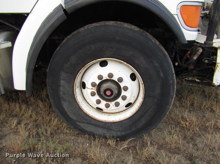 image for item DD4358 2007 Sterling vacuum truck