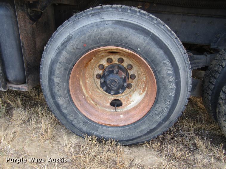 image for item DD4358 2007 Sterling vacuum truck