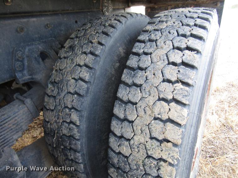 image for item DD4358 2007 Sterling vacuum truck