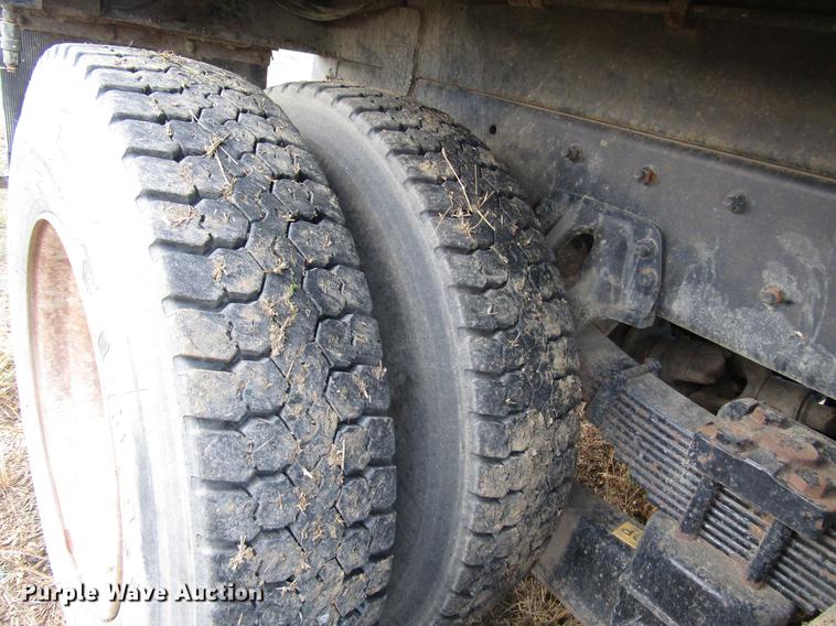 image for item DD4358 2007 Sterling vacuum truck