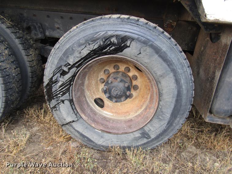 image for item DD4358 2007 Sterling vacuum truck