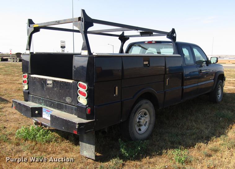 image for item DD4362 2005 Chevrolet Silverado 2500HD Ext. Cab utility bed pickup truck