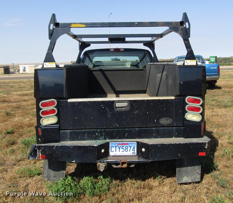 image for item DD4362 2005 Chevrolet Silverado 2500HD Ext. Cab utility bed pickup truck