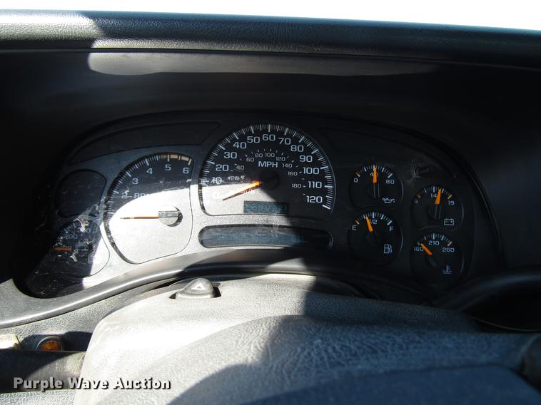 image for item DD4362 2005 Chevrolet Silverado 2500HD Ext. Cab utility bed pickup truck