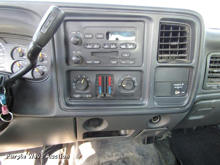 image for item DD4362 2005 Chevrolet Silverado 2500HD Ext. Cab utility bed pickup truck