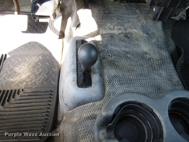 image for item DD4362 2005 Chevrolet Silverado 2500HD Ext. Cab utility bed pickup truck