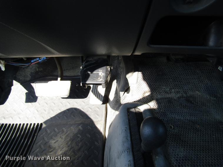 image for item DD4362 2005 Chevrolet Silverado 2500HD Ext. Cab utility bed pickup truck