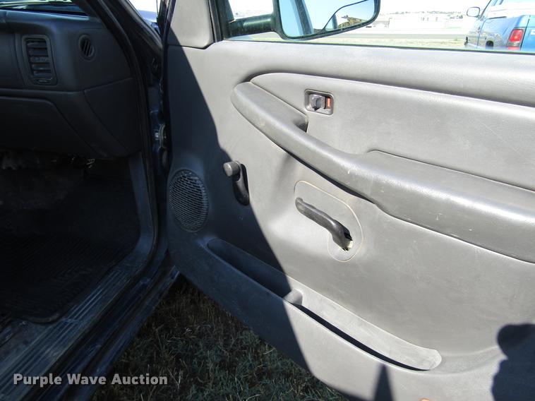 image for item DD4362 2005 Chevrolet Silverado 2500HD Ext. Cab utility bed pickup truck