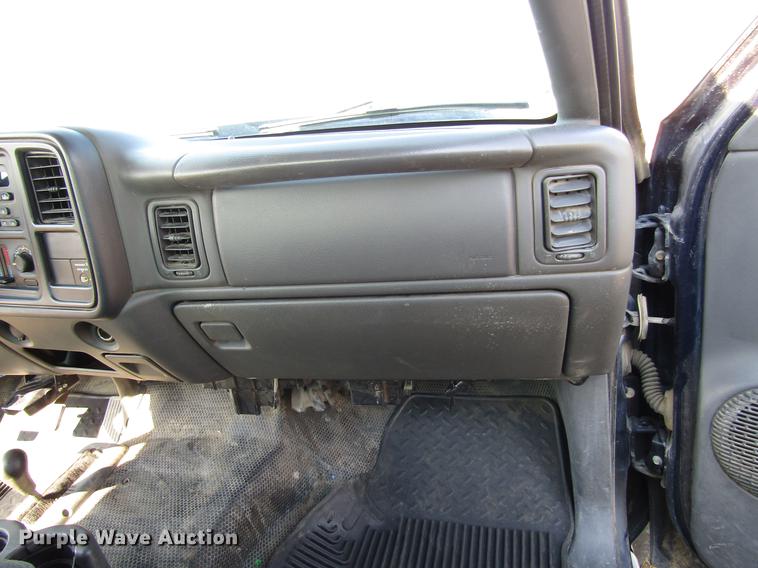 image for item DD4362 2005 Chevrolet Silverado 2500HD Ext. Cab utility bed pickup truck